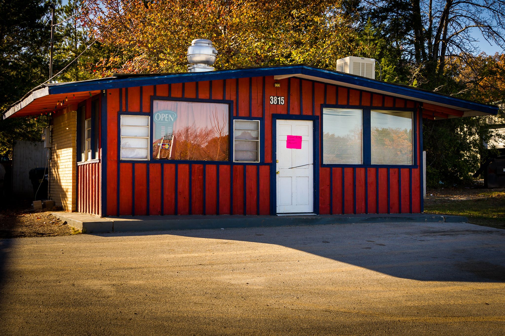 Junior's Taqueria storefront